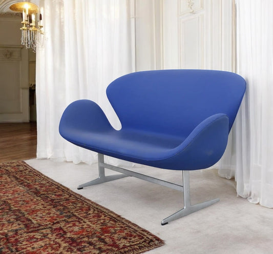 1 Arne Jacobsen Swan Settee