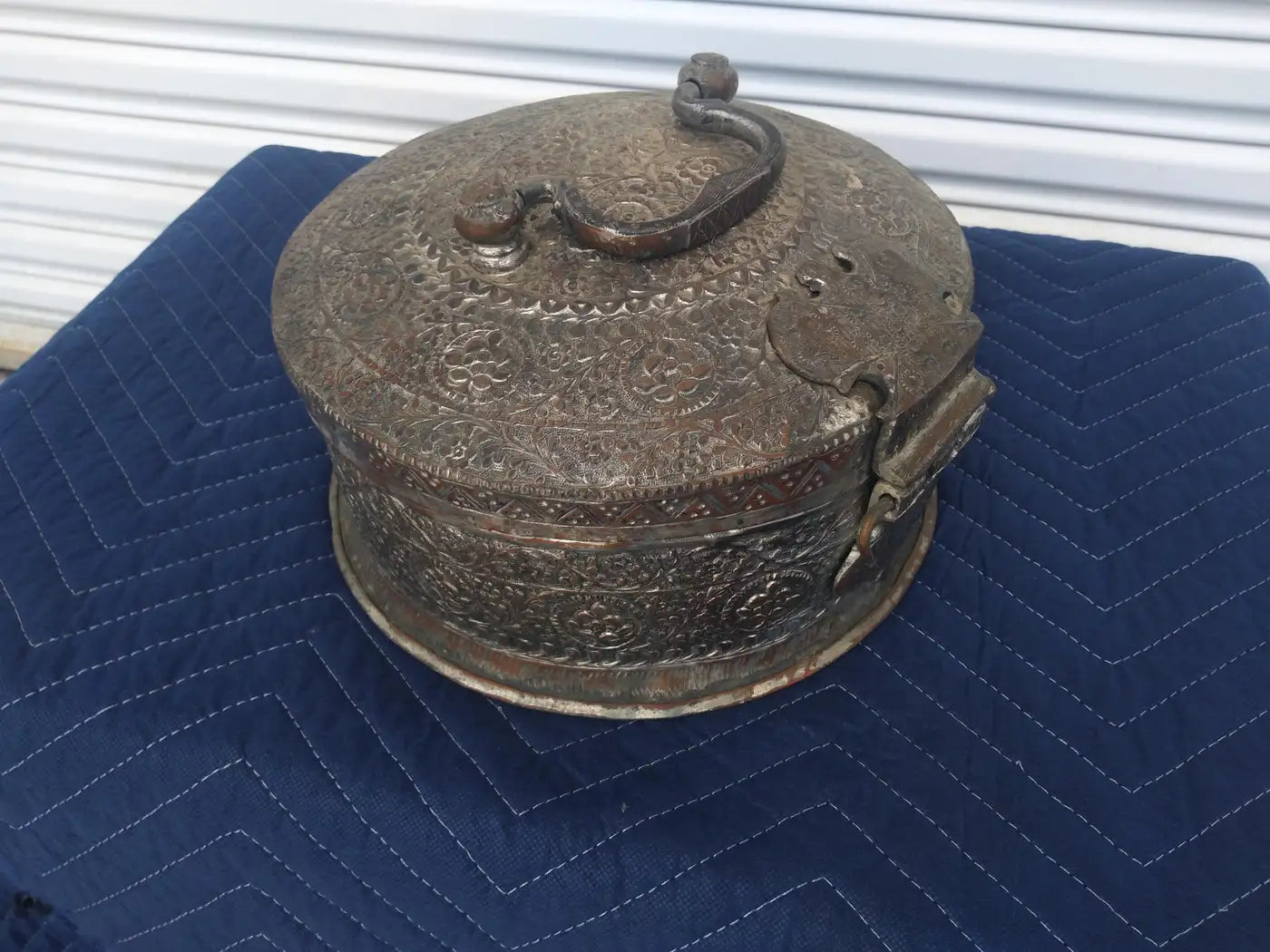 Indian Pan Daen Round Tinned Box