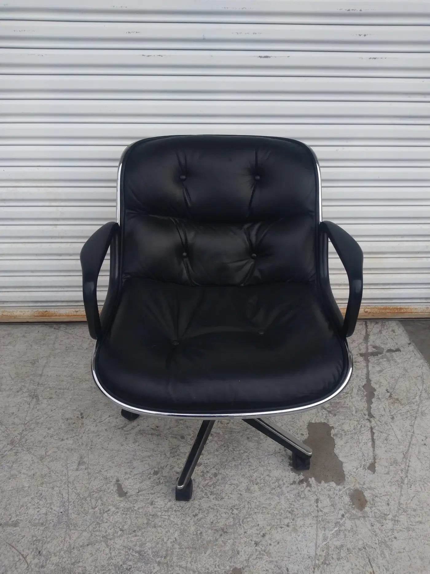 Charles Pollock Black Leather Executive Chair