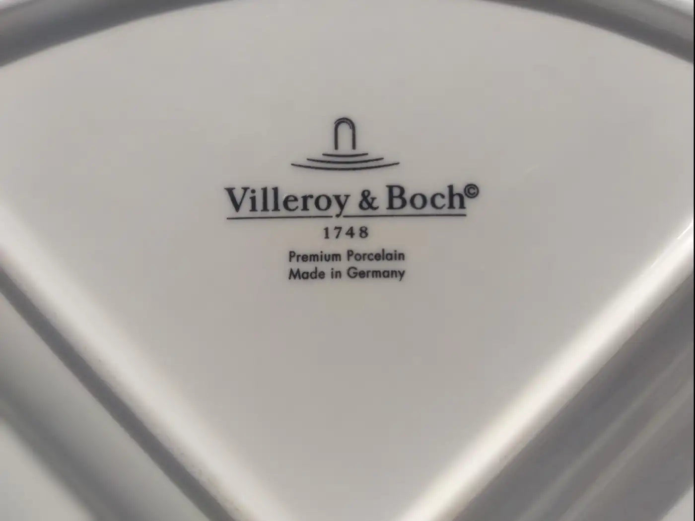 20pc. Set of Villeroy and Boch Wavy Dish Set