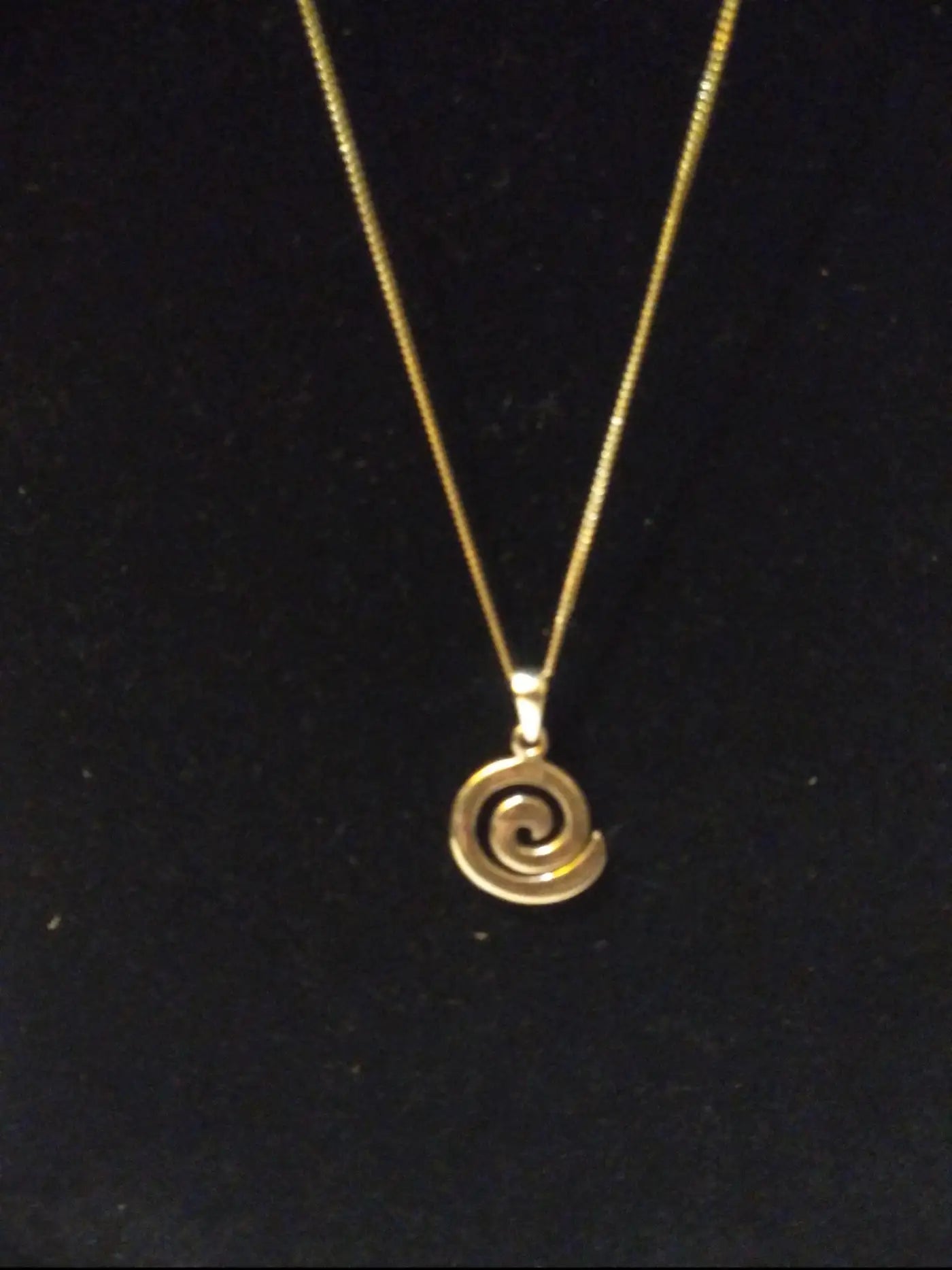 18" Sterling Silver Swirl Pendant Necklace