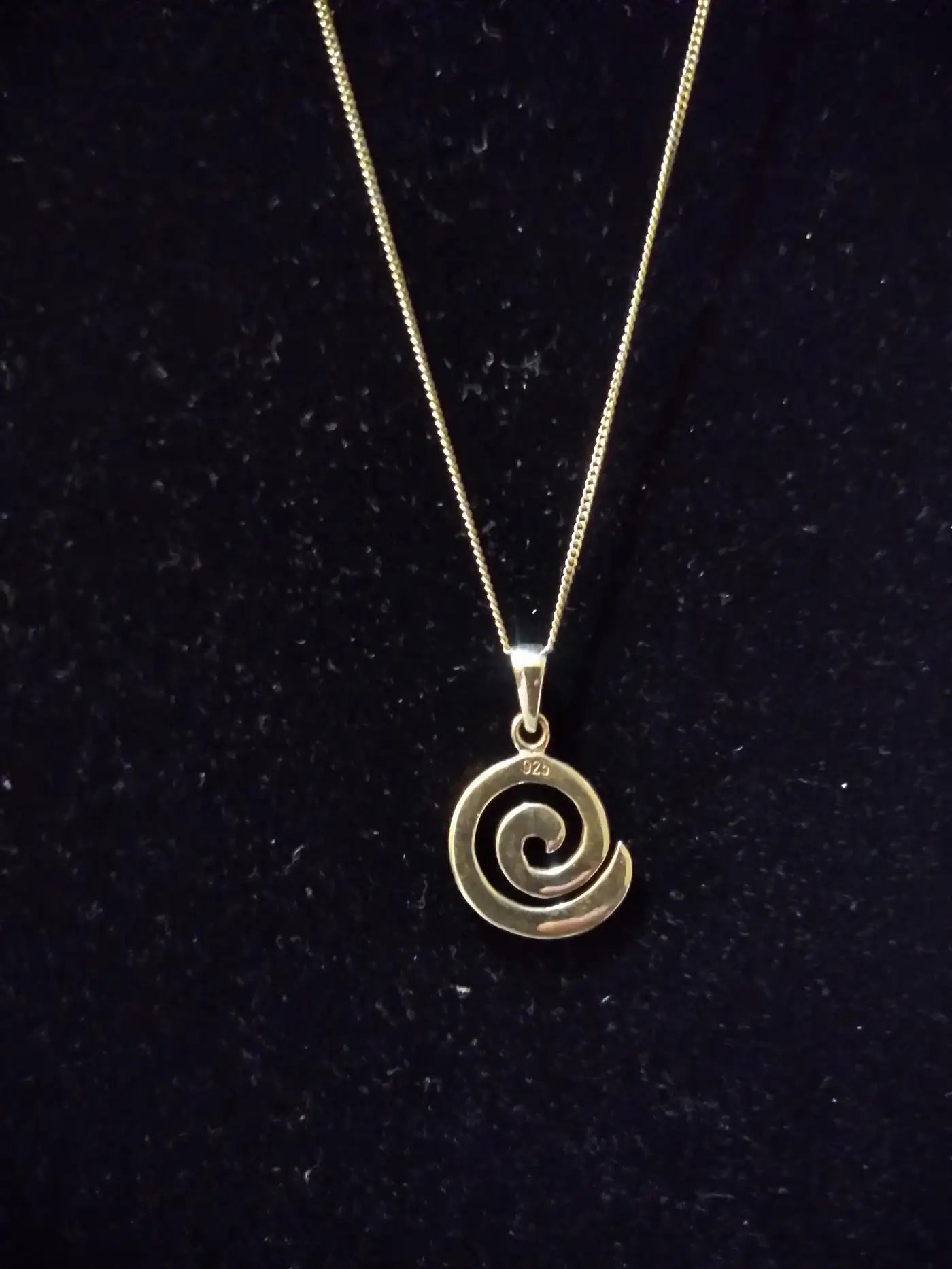 18" Sterling Silver Swirl Pendant Necklace