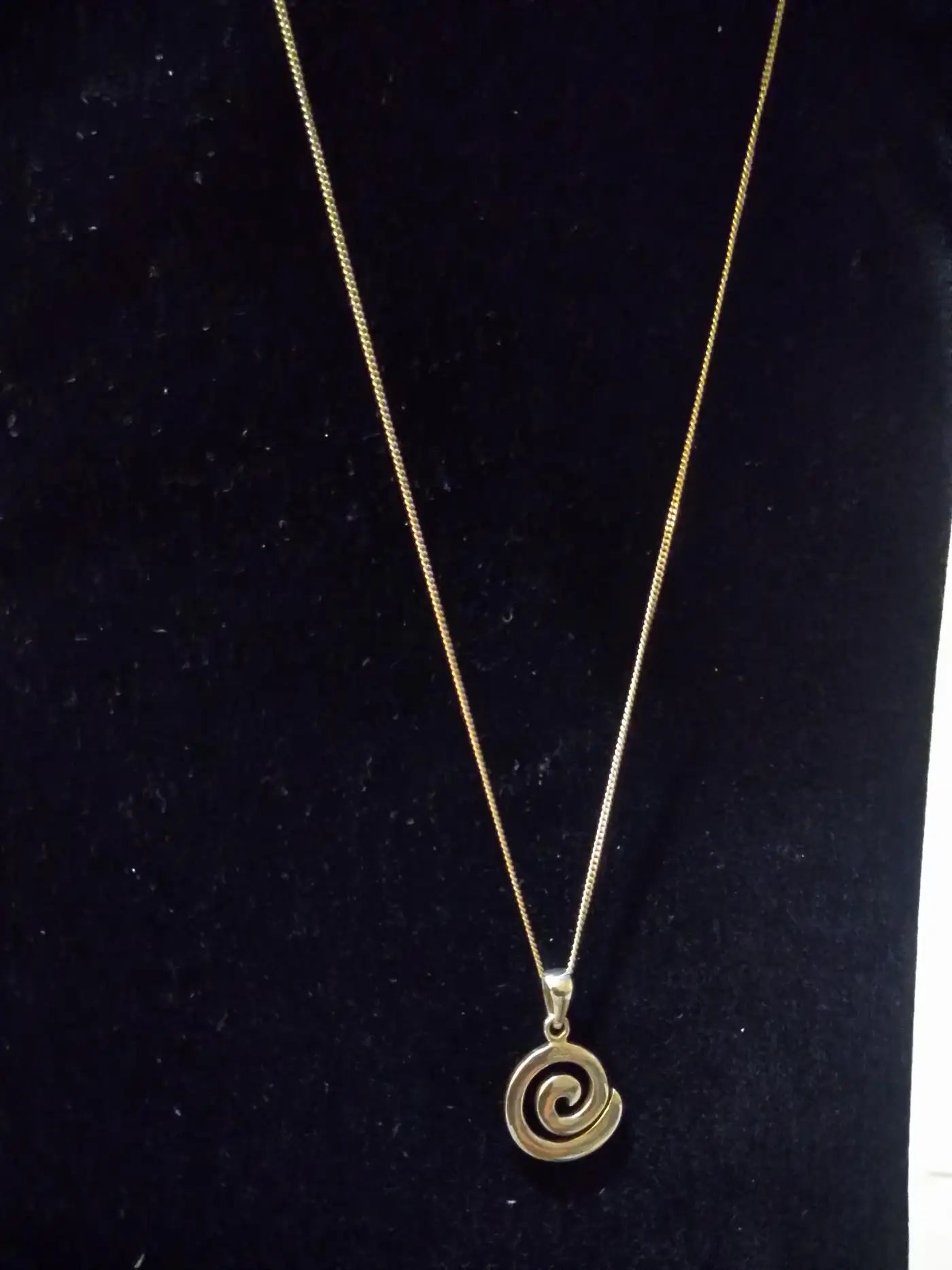 18" Sterling Silver Swirl Pendant Necklace