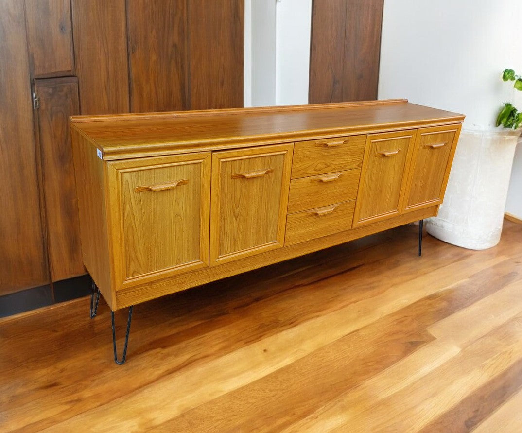 Mid-Century Modern Oak Sideboard with Hair Pin Legs by Jentique (MS10331)