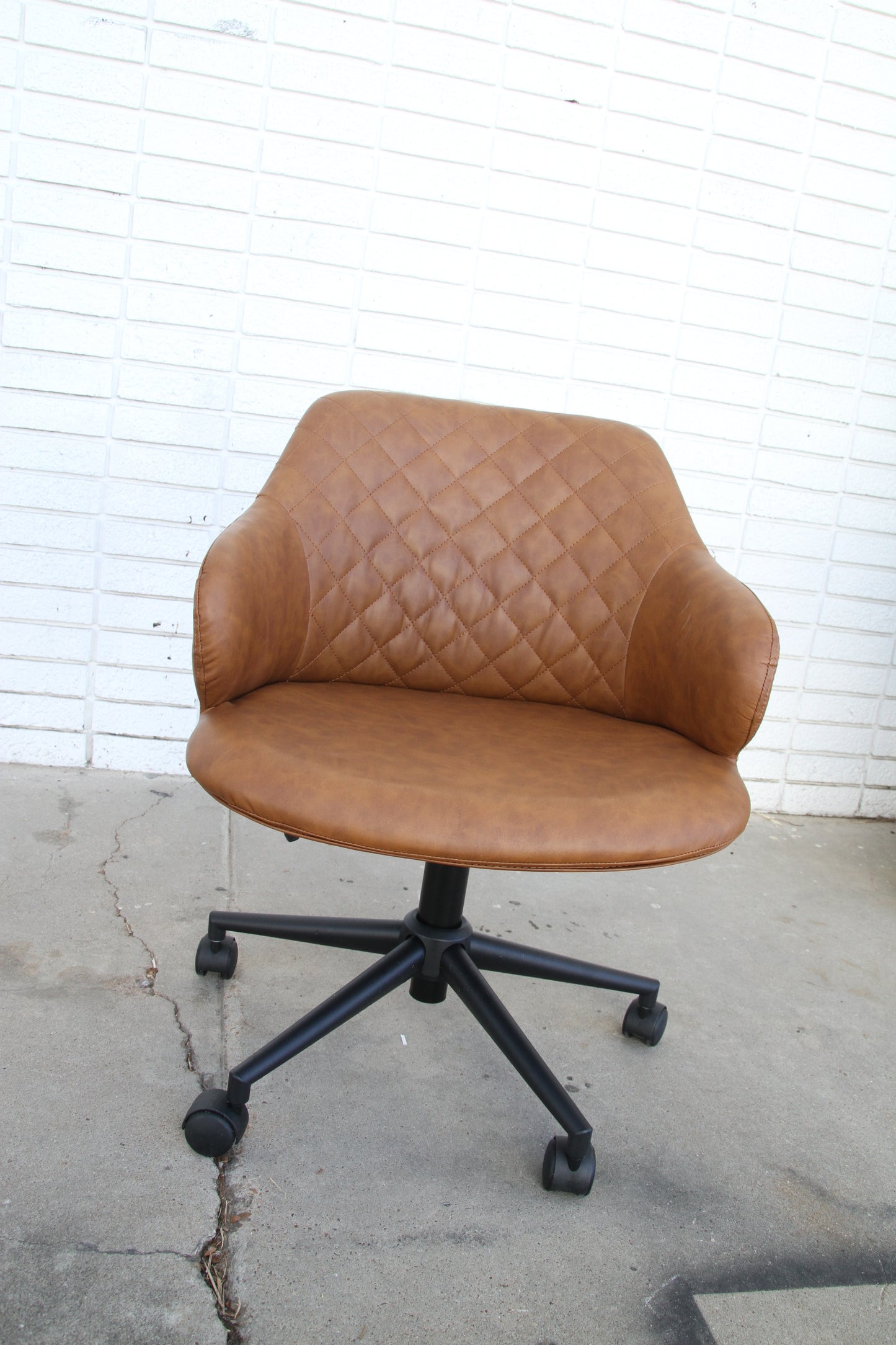 Arts Wish Brown Leather Chair