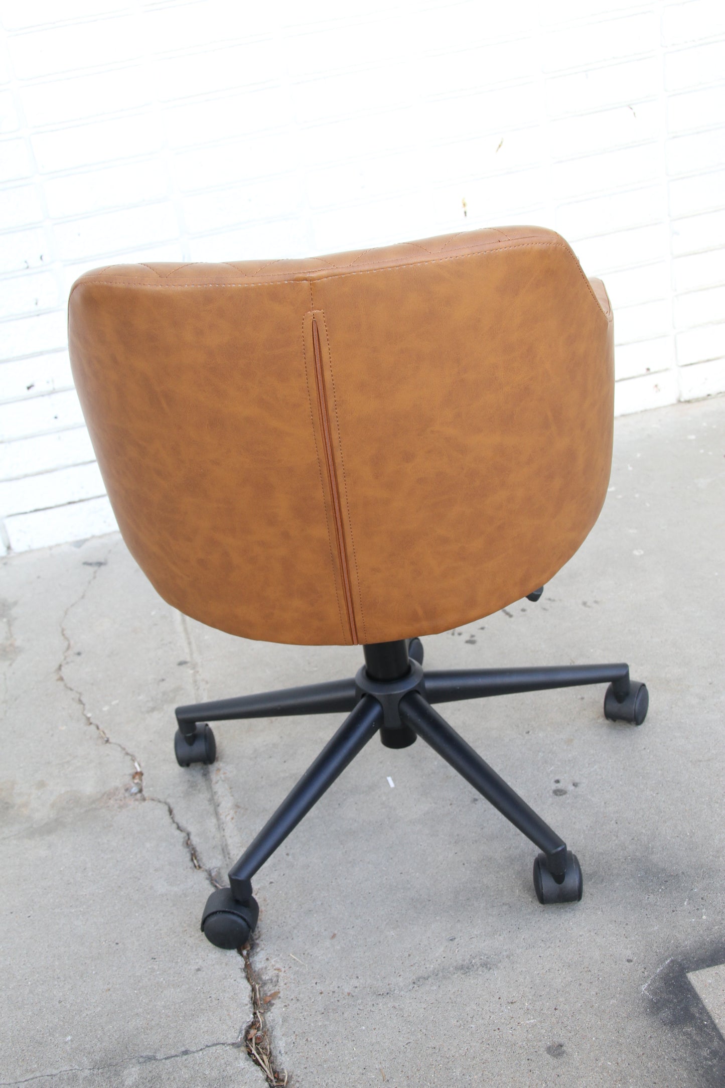 Arts Wish Brown Leather Chair