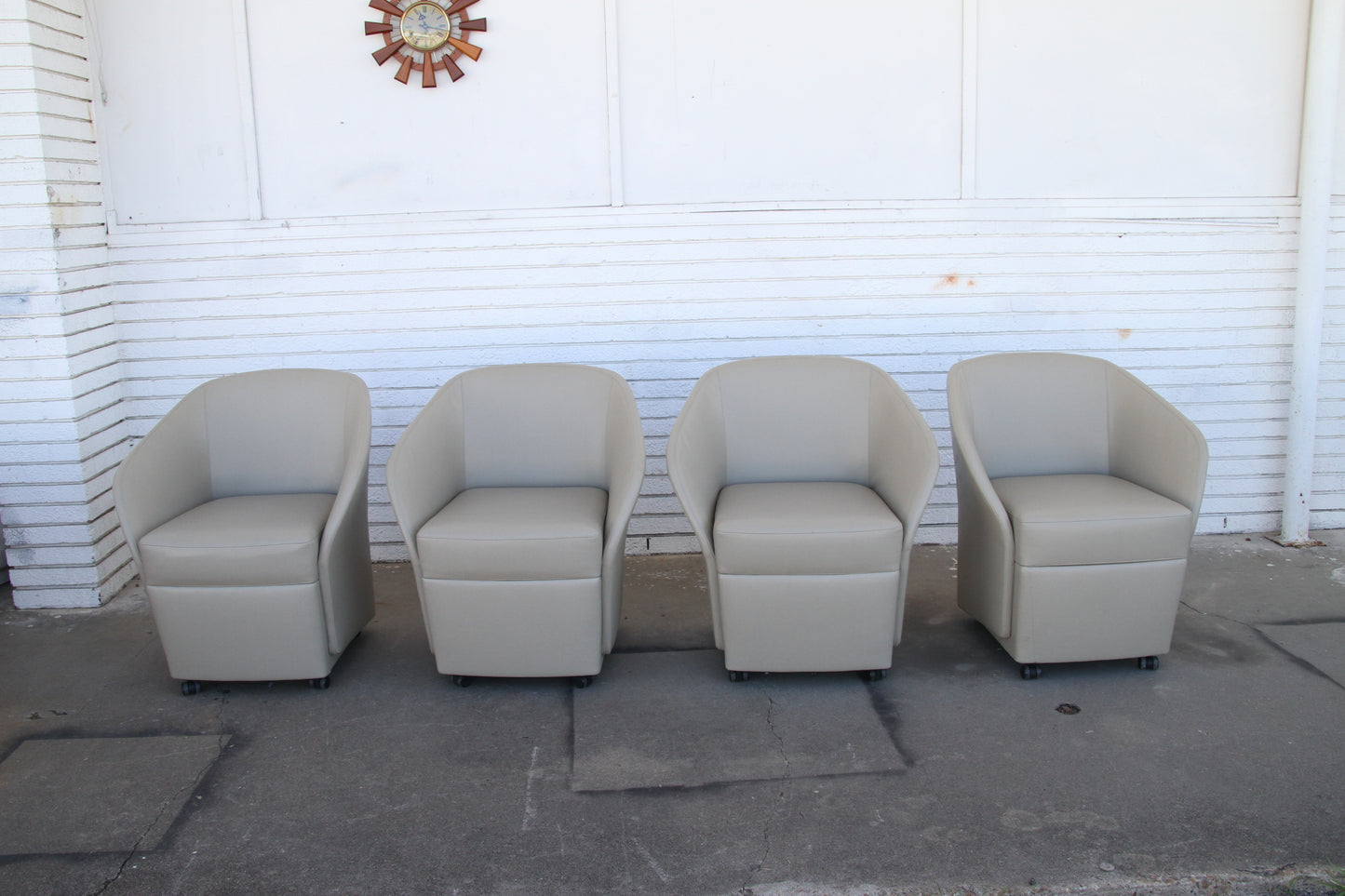 Grey / beige Lounge Chairs by Bernhardt with Casters