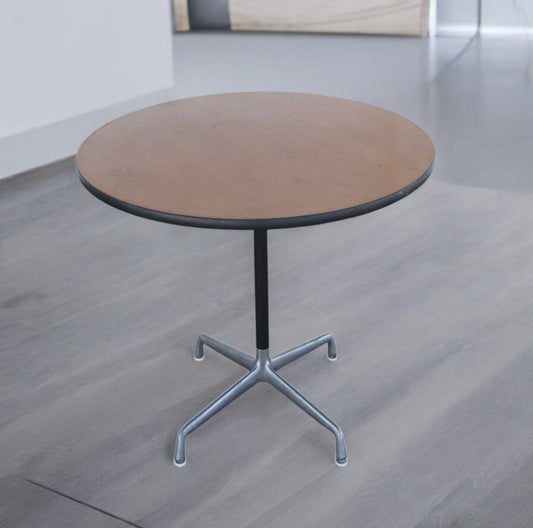 Vintage Modern Dinning table By Herman Miller