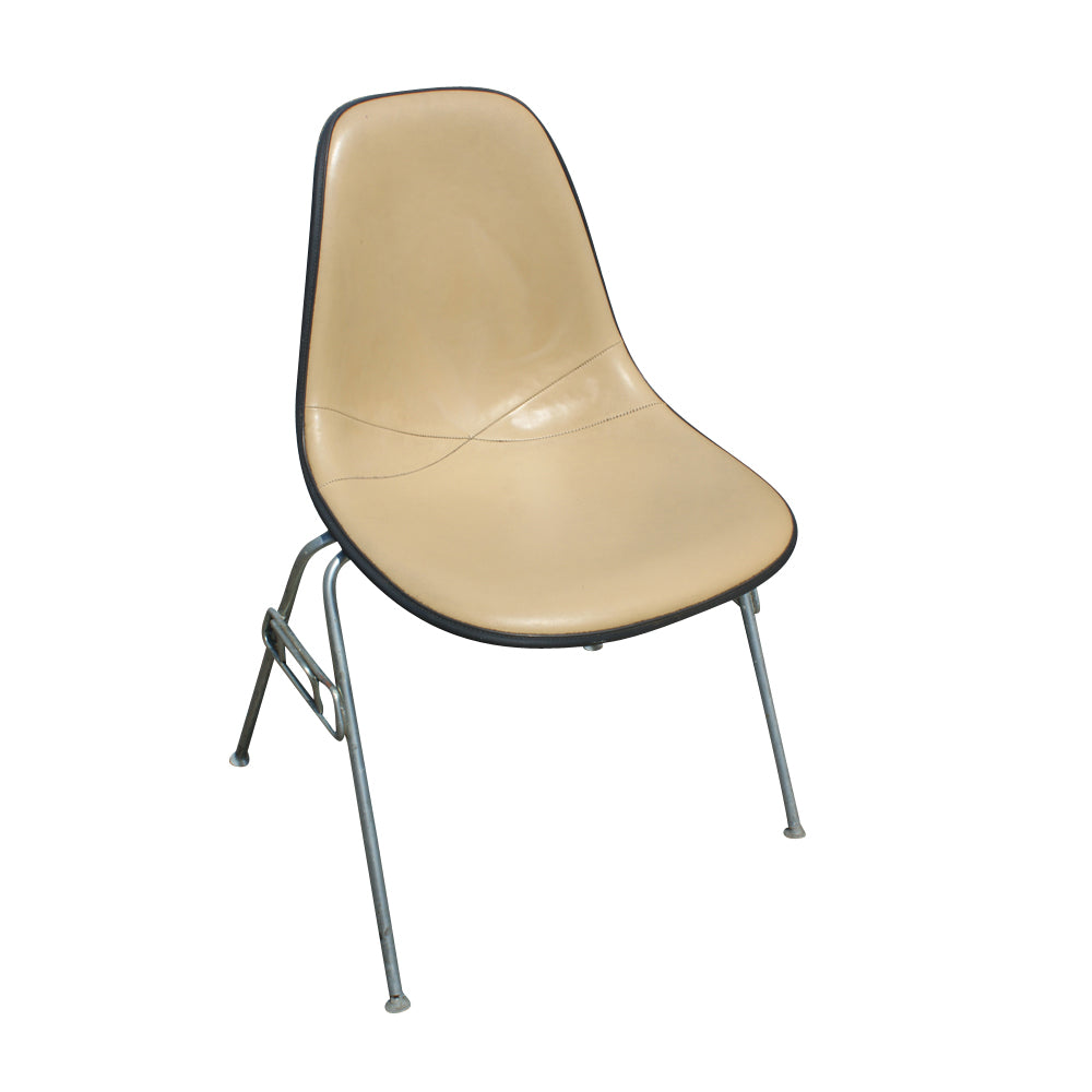 Tan in color Herman Miller Eames Upholstered Fiberglass Shell Chair, a symbol of mid-century modern design. With its sleek silhouette and comfortable upholstery, this chair seamlessly combines aesthetics with functionality.