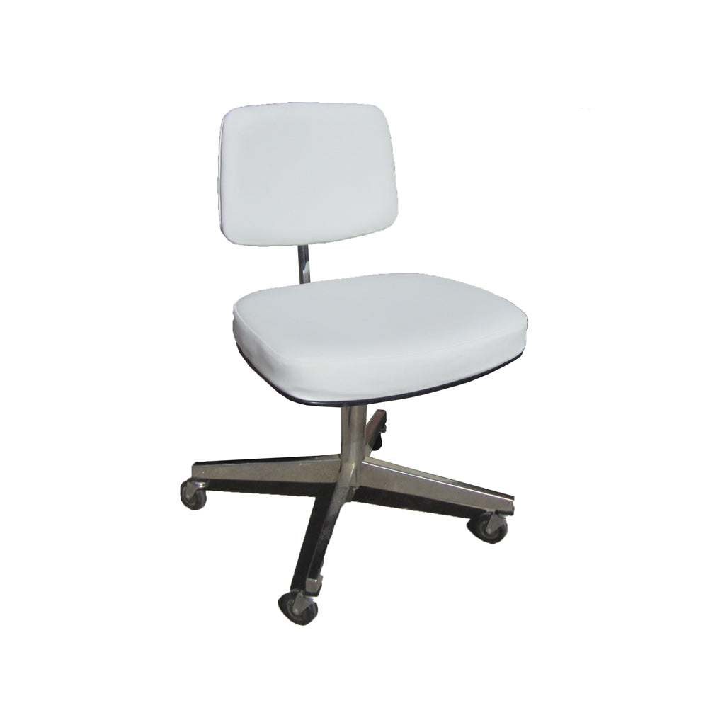 Max Pearson Executive Chair, boasting a stylish profile, adjustable features, and durable construction for ergonomic support and timeless appeal.