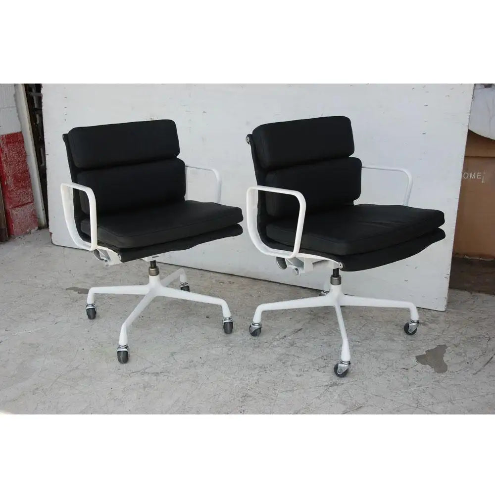 Pair of Herman Miller Chair by Eames