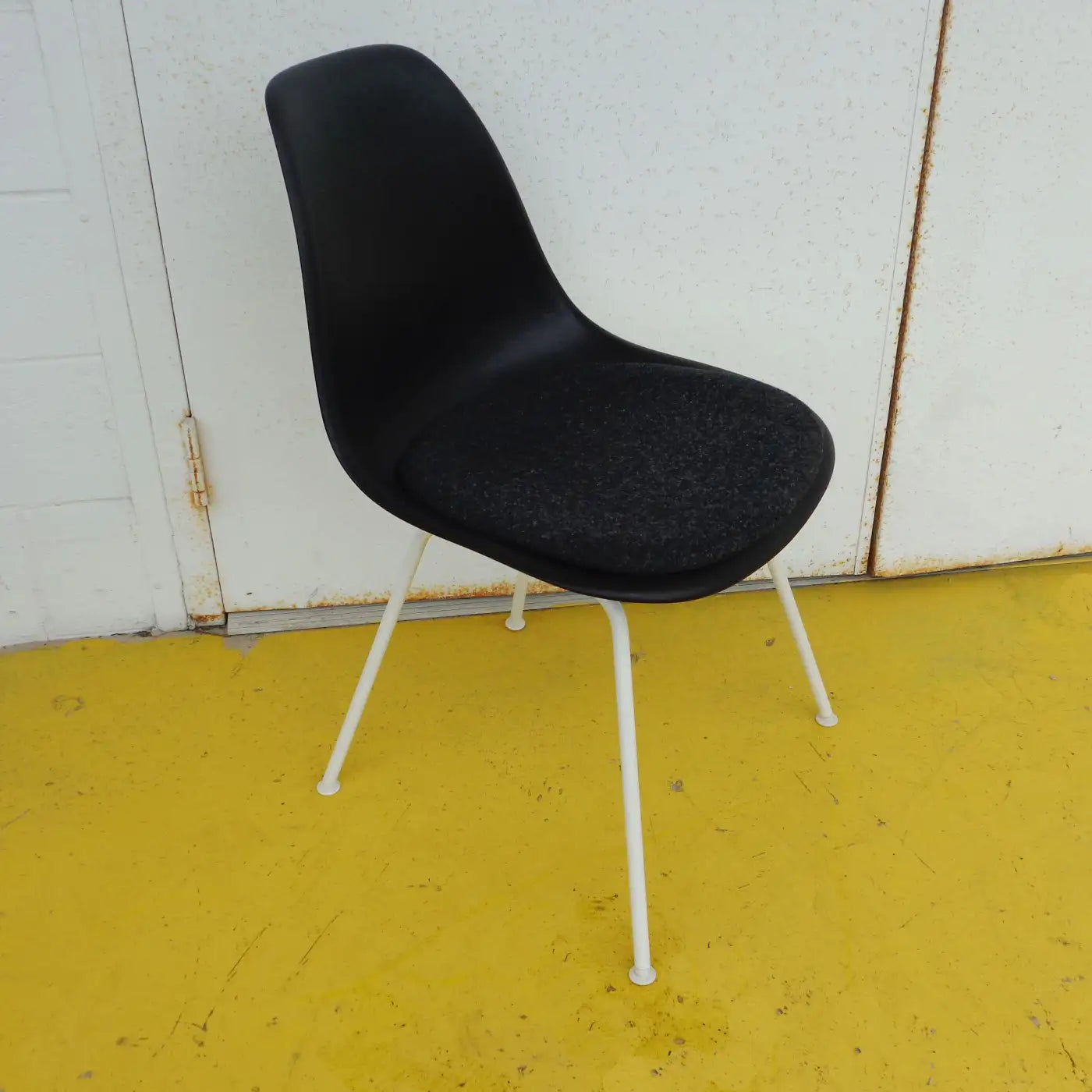 Herman Miller Eames side chair (120 available)