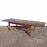 7′ to 11′ Extendable Table with 2 Retractable Leaves