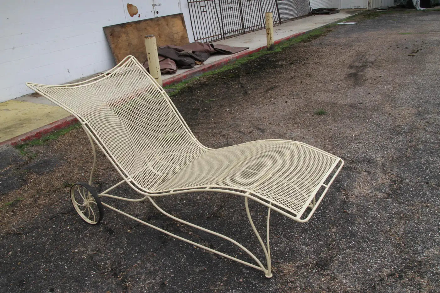 1 Vintage Russell Woodard Patio Chaise