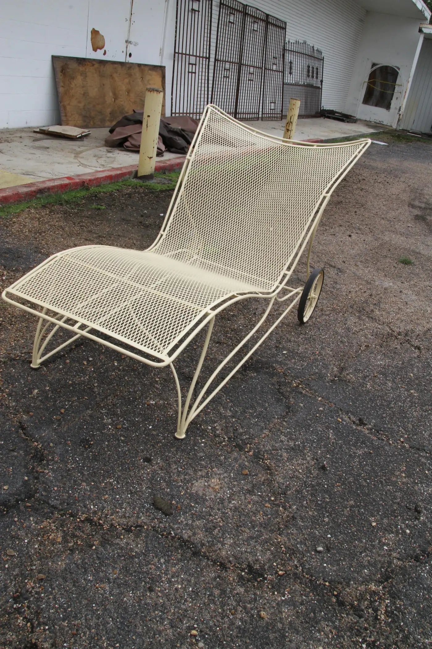 1 Vintage Russell Woodard Patio Chaise