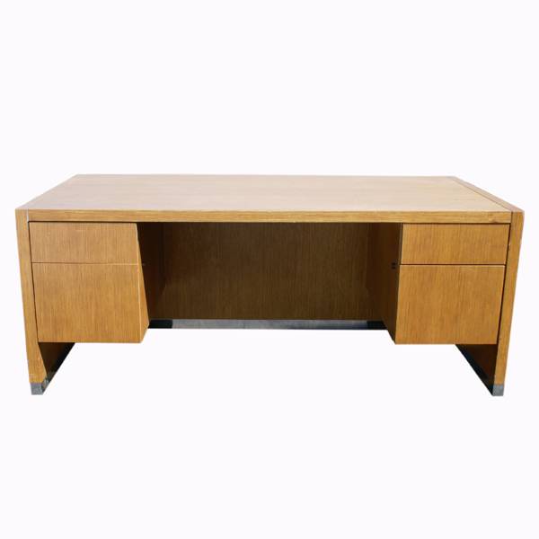 4 Knoll Office Desk by Bill Stephens